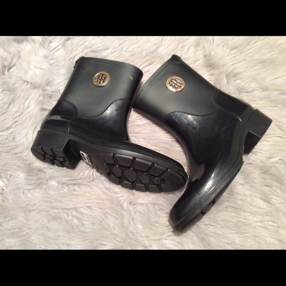 Tommy Hilfiger rain boots size 9